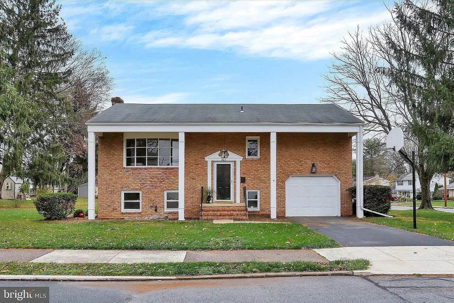 4 bed, 1.5 bath, 1898 sqft, $2,395 — Photo 1