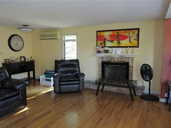 3rd image of 80 Picadilly Cir