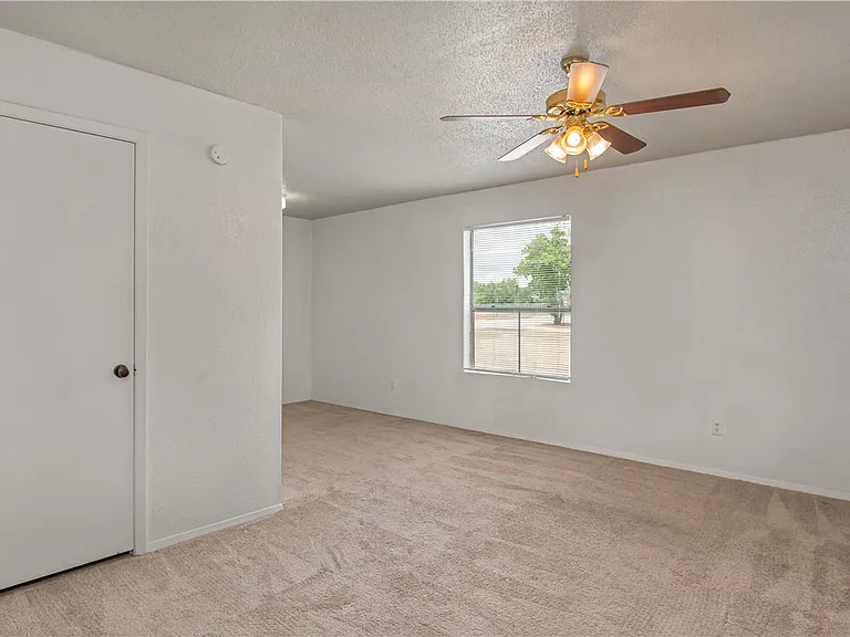 1500 Alpine Cir #C — Photo 3