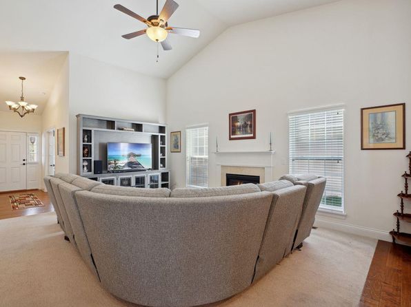 16202 Amber Vista Dr, Chesterfield, MO 63021