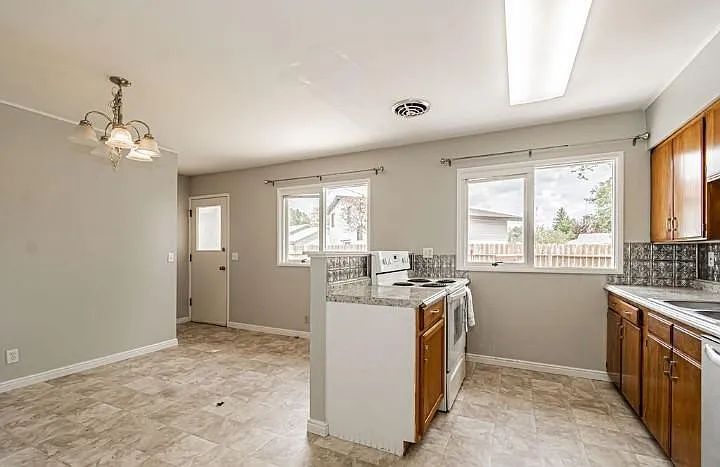1501 Austin Ave — Photo 10
