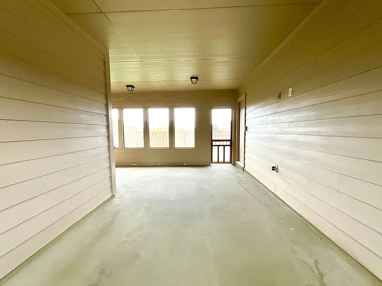 1058 Stone Br — Photo 31