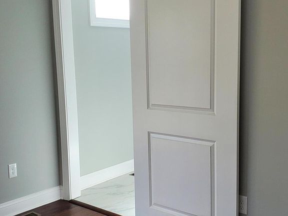 3rd image of 107 Creekside Dr