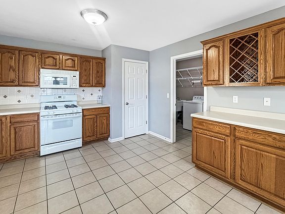 3rd image of 14748 Euclid St