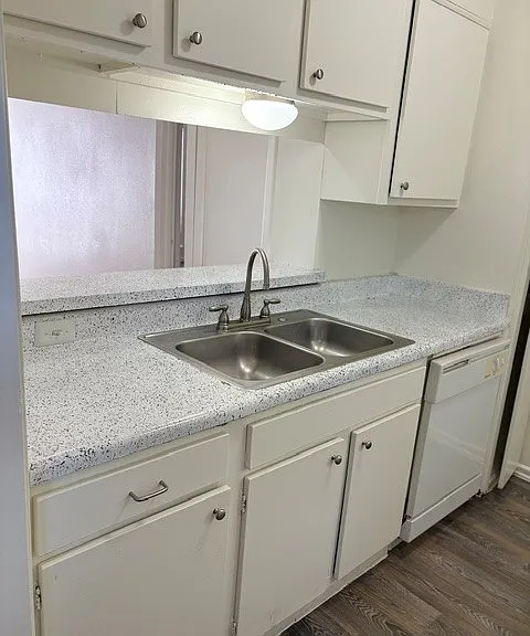 Chevy Chase Apartments — Photo 10