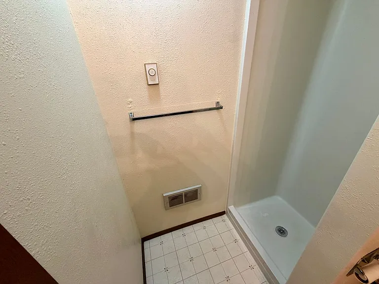 719 Darby St — Photo 13