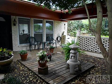 4th image of 4029 Glenbrook Dr