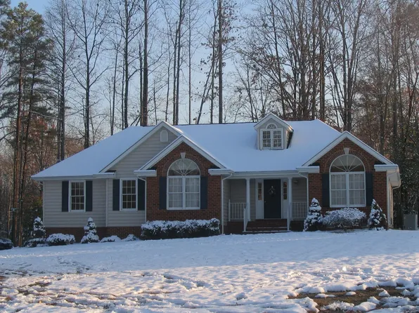 17410 Harding Dr, Bowling Green, VA 22427