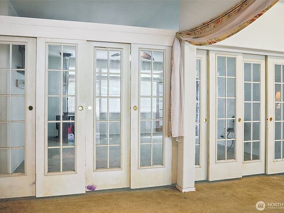 3rd image of 181 E Elaine Place
