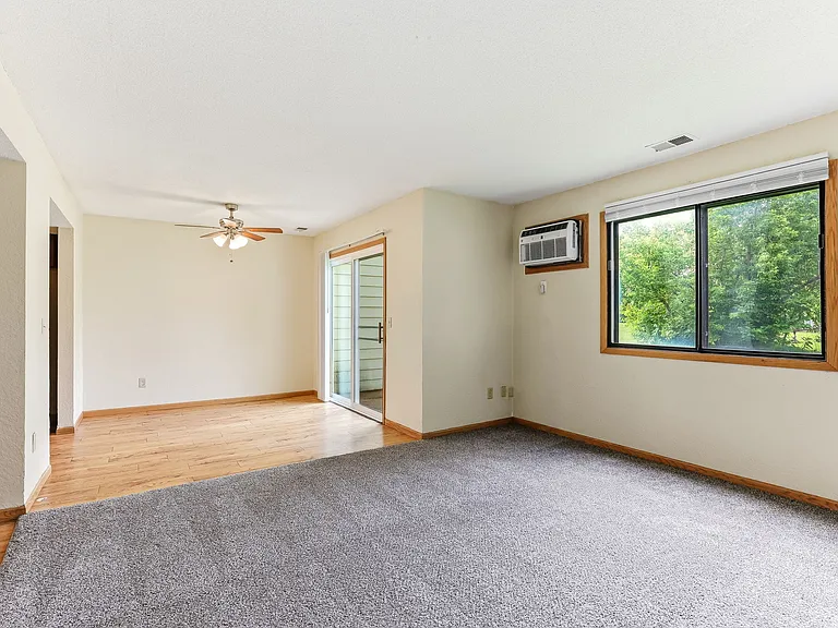 Victoria Townhomes — Photo 9