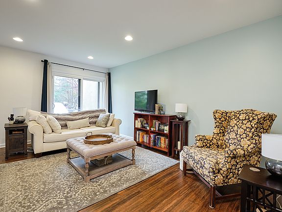 4th image of 2214 Cartwright Pl
