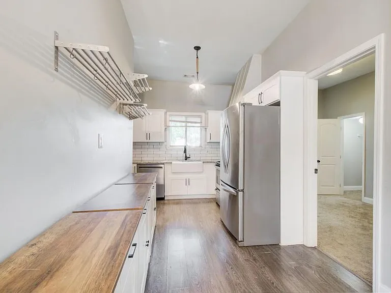 592 Martin St SE — Photo 7