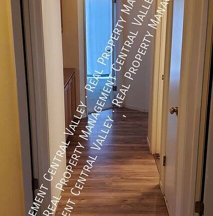 3rd image of 811 Woodstream St