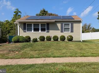 33 Gilmore Rd, Ewing, NJ 08628