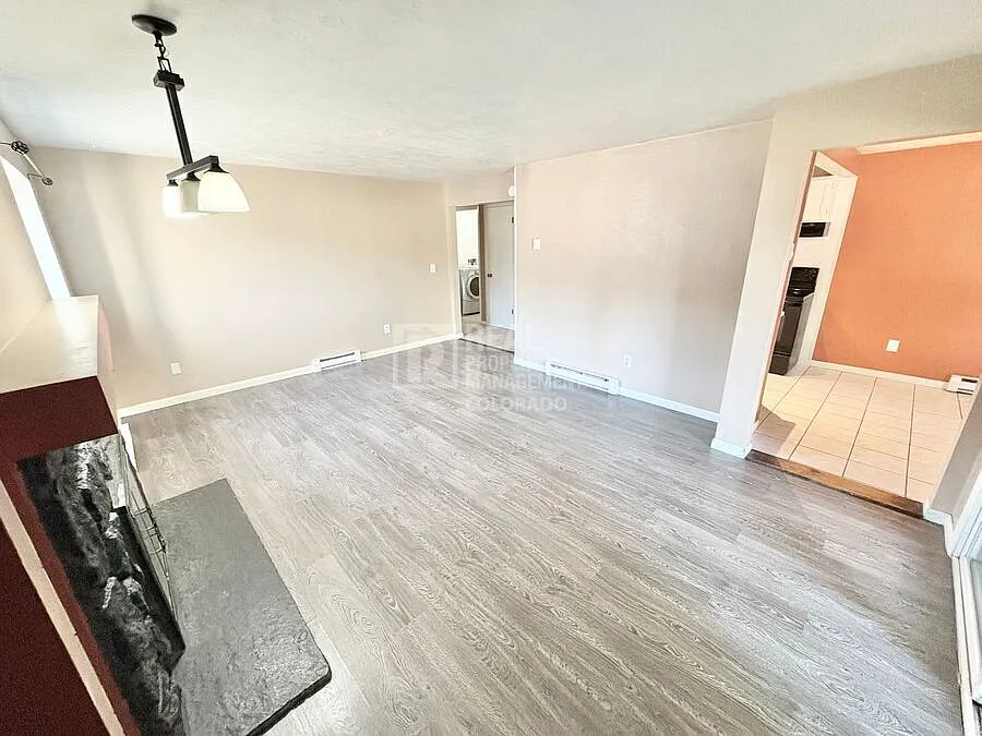 Ground-Level 2BR Condo with Fireplace, Walk-In Closet & Community Pool in Meadow Hills — Photo 2