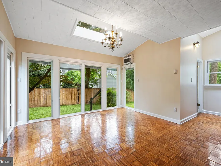 5122 Fairglen Ln — Photo 6