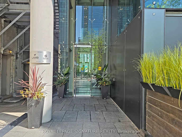 224 King St W #1406 — Photo 31