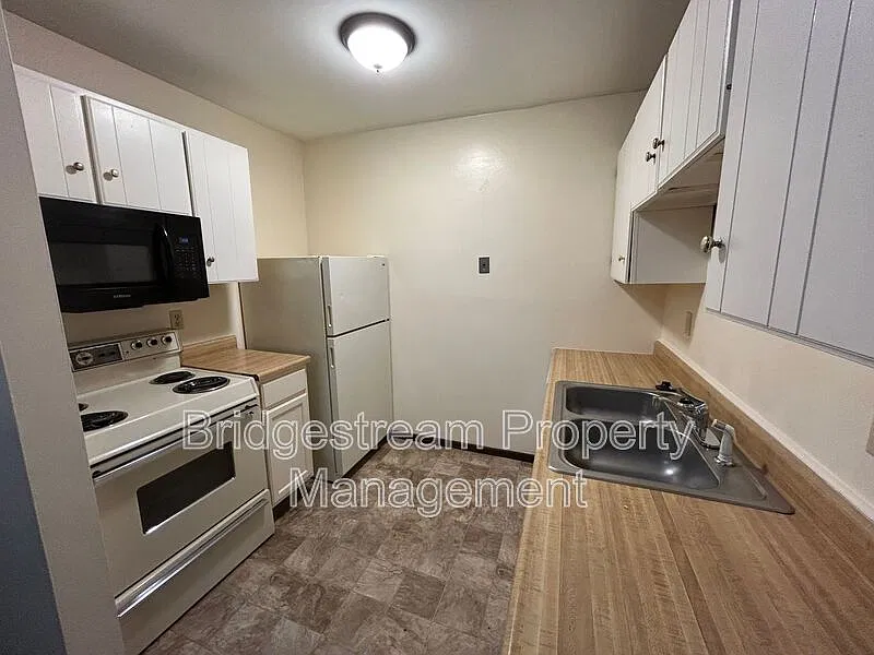 Studio, 1.0 bath, $695 — Photo 4