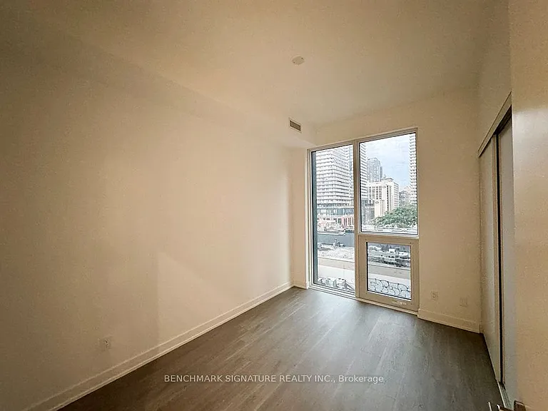 8 Wellesley St W #608 — Photo 6