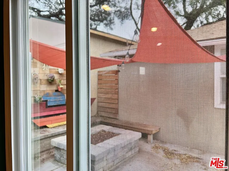 10006 Silverton Ave — Photo 10