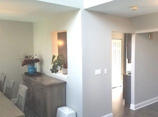 887 W Princeton Cir, Island Lake, IL 60042