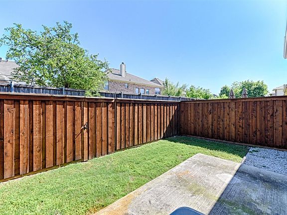 4th image of 9876 Fleetwood Dr