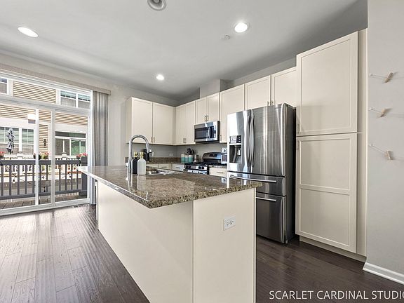 5th image of 840 Center St