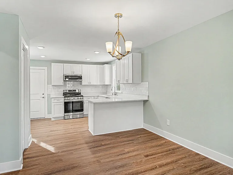 2702 Durham St — Photo 10