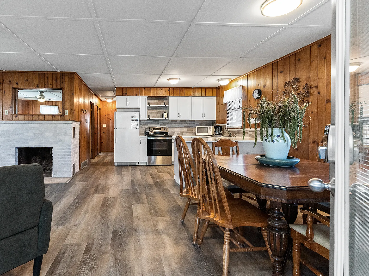 3 bed, 1100 sqft, $1,300 — Photo 4
