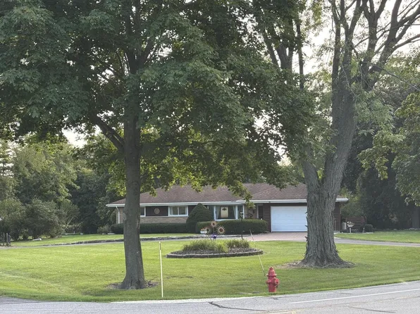 1701 W Donges Bay ROAD, Mequon, WI 53092