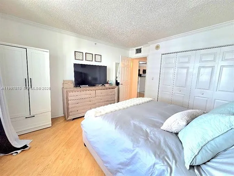 1155 Brickell Bay Dr #2006 — Photo 9