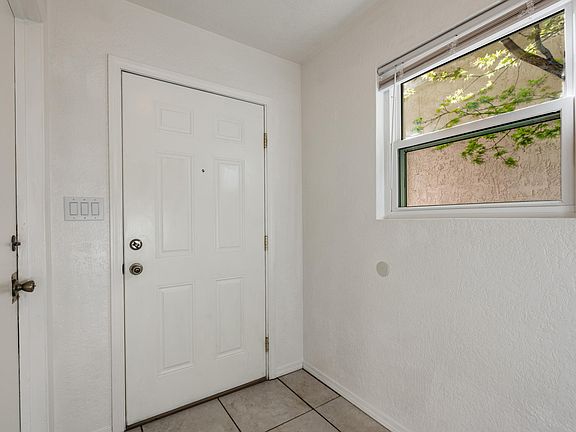 3rd image of 5521 Overlook Dr NE