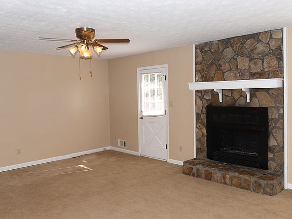 4th image of 588 Hearth Pl