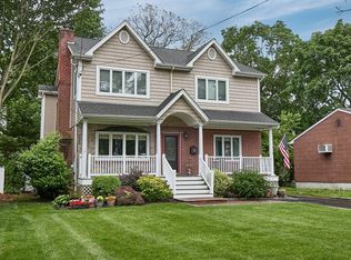 1531 Richard Ave, Merrick, NY 11566