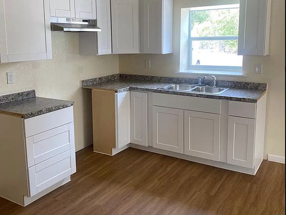 2nd image of 868 Keats St #102