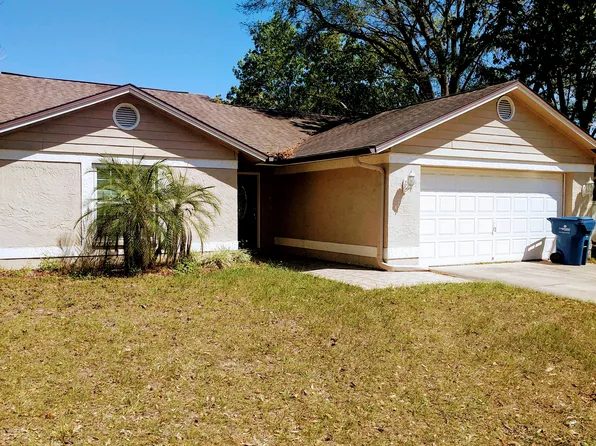 1749 Spinning Wheel Dr, Lutz, FL 33559