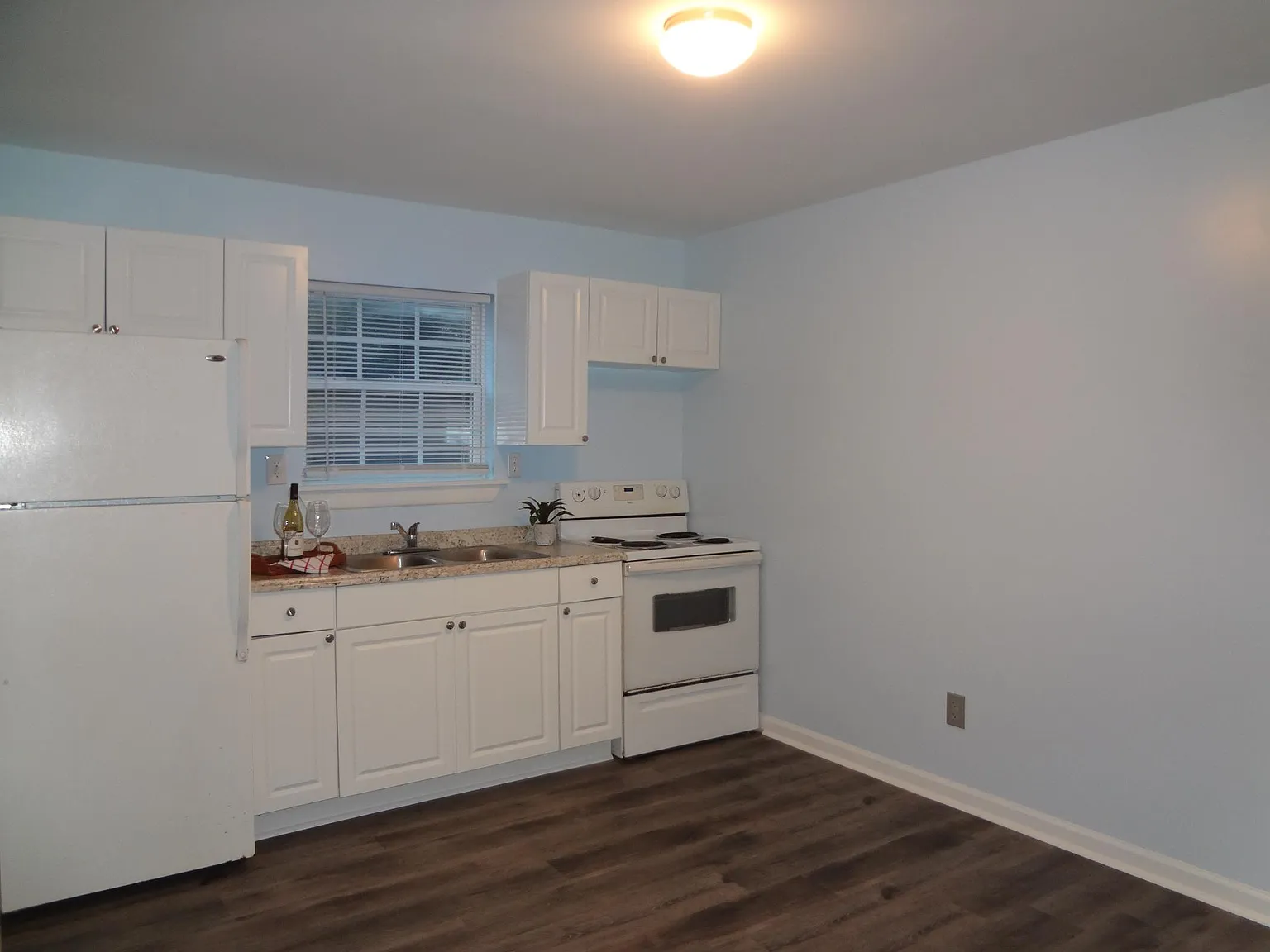 2809 Avent Ferry Rd — Photo 1