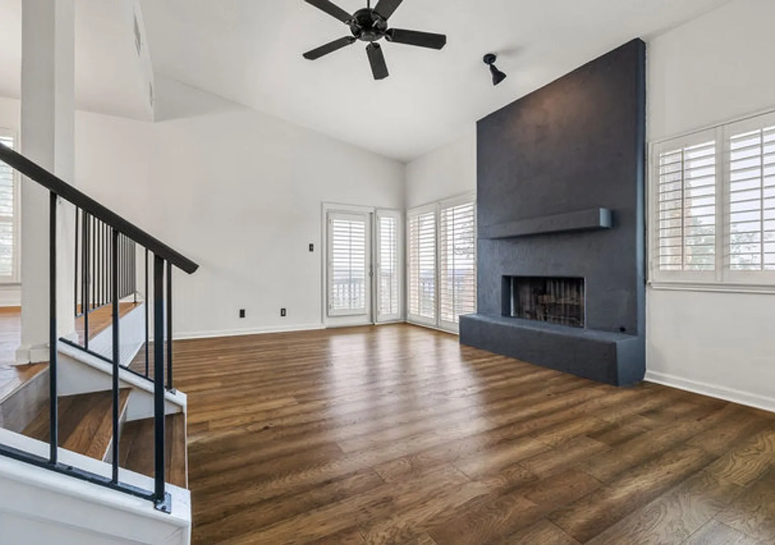 Helotes Home High on the Hill — Photo 3