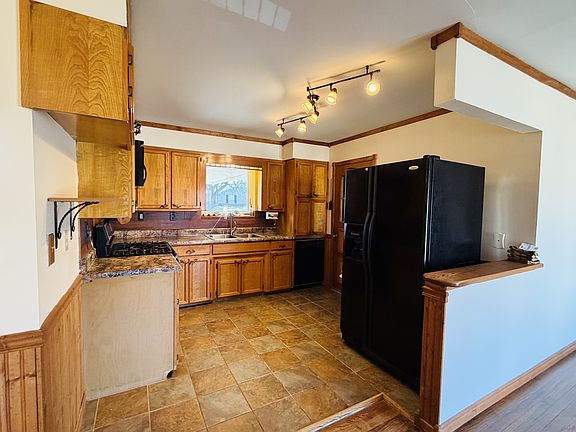 5th image of 29 Glenda Dr