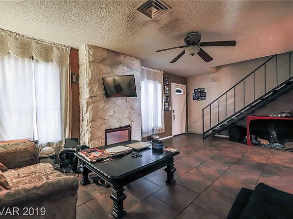 3rd image of 3918 Voxna St