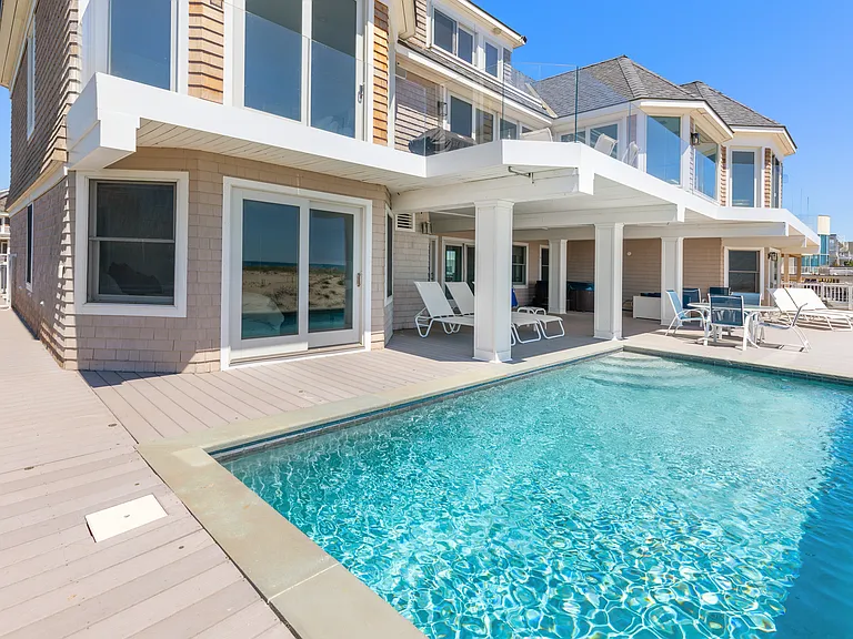687 Dune Rd — Photo 8