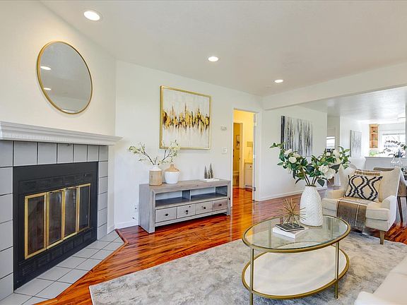 3rd image of 1517 Four Oaks Cir