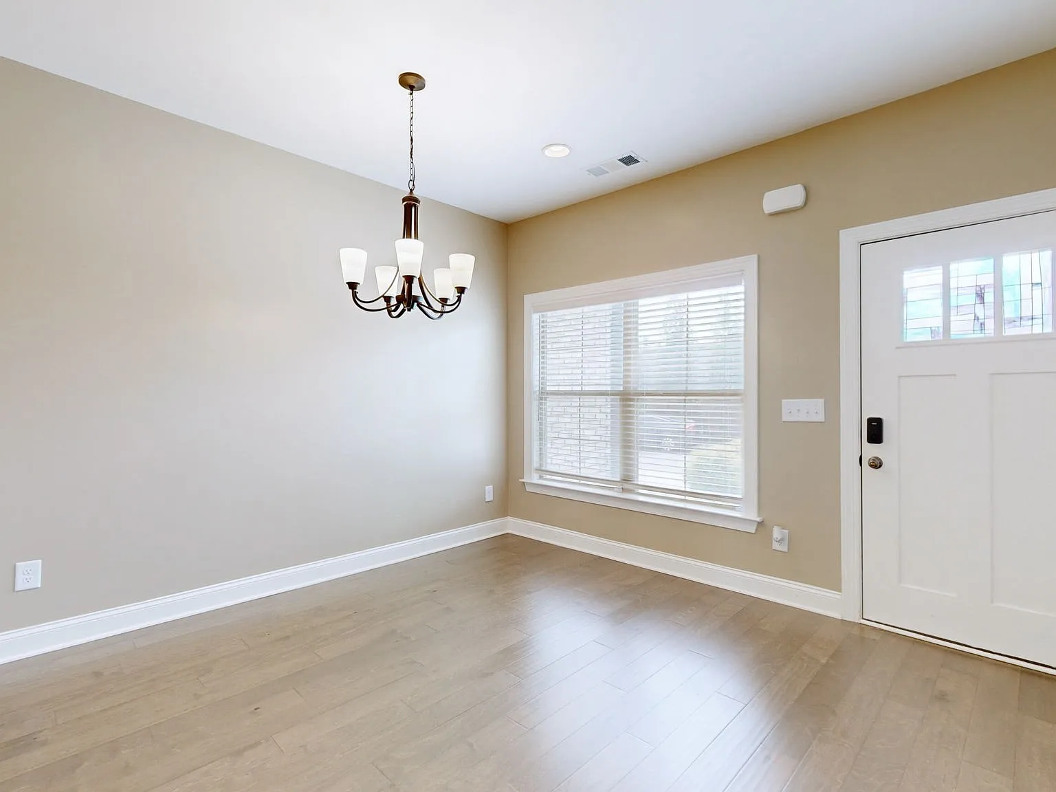 3 bed, 2.5 bath, 1698 sqft, $2,700 — Photo 2