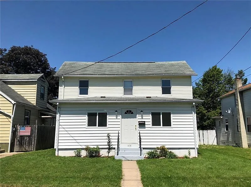 1431 4th St photo 1
