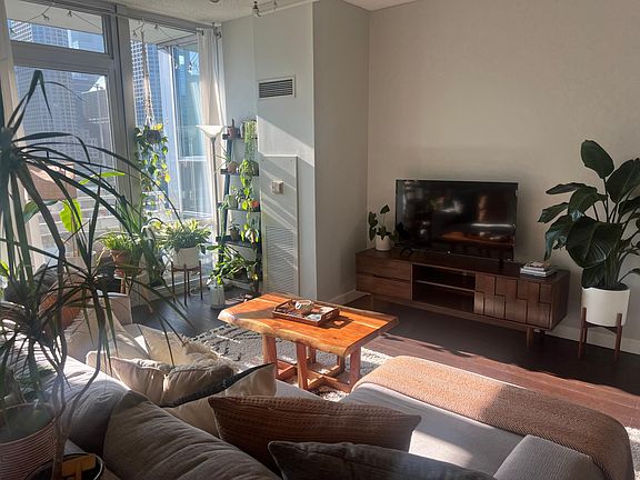 5th image of 737 W Washington Blvd APT 606