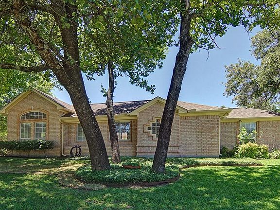 3rd image of 2214 Lakeforest Dr