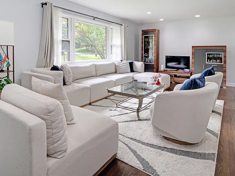 2 Langtree Dr — Photo 4
