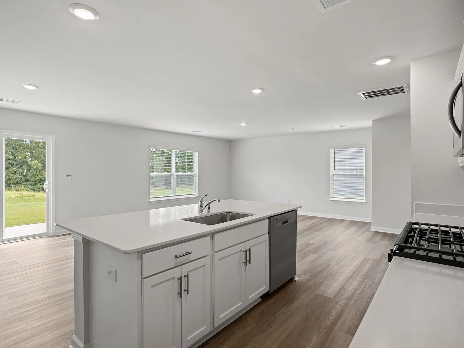 4 bed, 1927 sqft, $2,100 — Photo 4