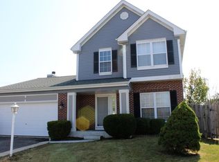 8 Camden Ct, Lake In The Hills, IL 60156