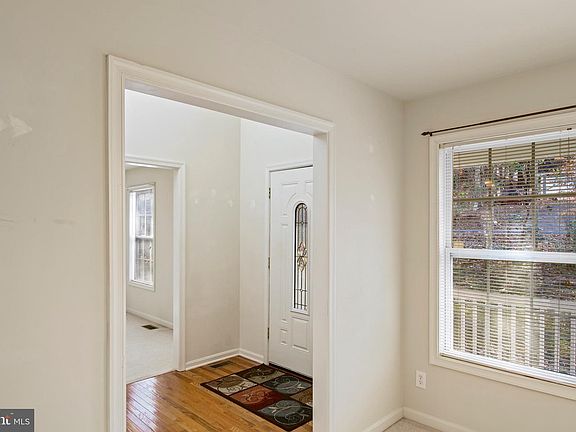 4th image of 115 Independence St